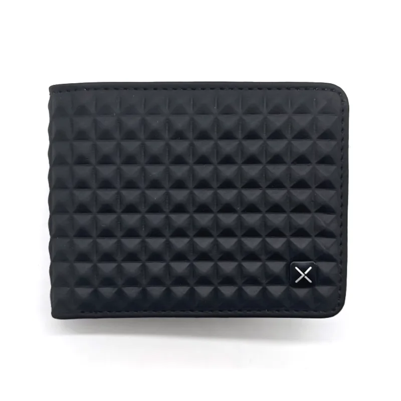 Er revner på overfladen af ​​Pyramidal Projection PU Bifold Wallets For Men et naturligt resultat af aldring eller forkert vedligeholdelse?